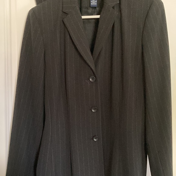 Anne Taylor Women’s Business Suit - Picture 3 of 7